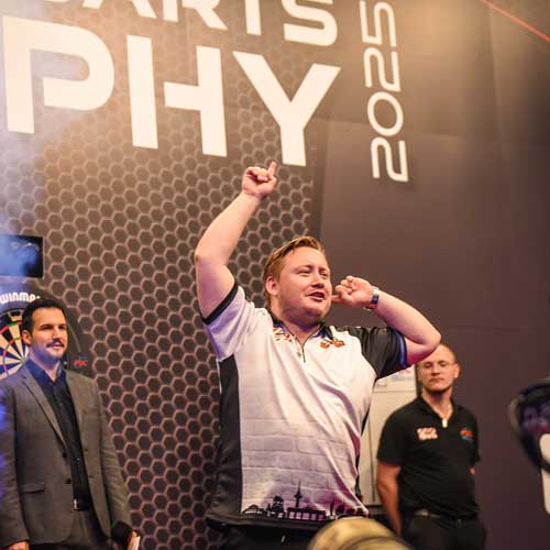 500px_Swiss-Darts-Trophy-2025_3-Clayton---Schindler_C_Jan-Thoden_15x10cm.jpg